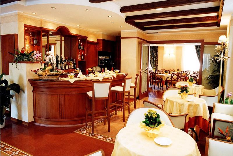 Lounge Bar